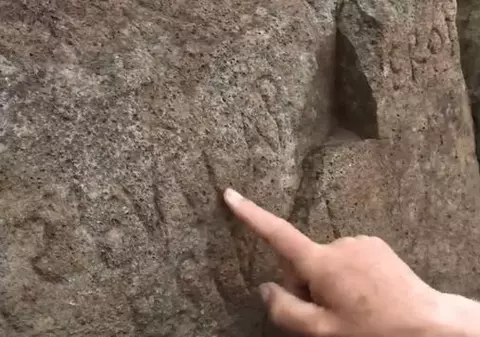 Autoritățile franceze oferă 2.000 de euro celui care deslușește o inscripție de pe o piatră veche de secole