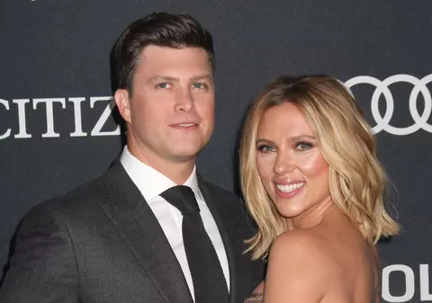 Scarlett Johansson s-a logodit cu Colin Jost, cunoscut de la Saturday Night Live