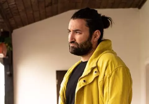 MAI a “refăcut” videoclipul noii piese a lui Smiley, “Cine-i salvează pe eroi?”