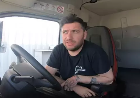 Replica genială a șoferului de TIR către viceprimarul care a zis că tiriștii „stau și învârt de volan, pentru 2.000 de euro”