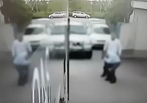 VIDEO | Un polițist este cercetat penal după ce a bătut un șofer de autobuz din Brașov