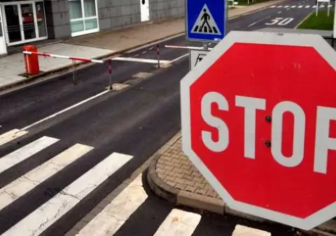 Accident pe DN1: O fetiță de 8 ani a fost lovită pe trecerea de pietoni