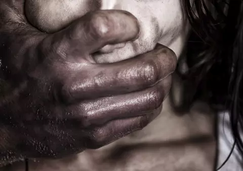O fată de 14 ani a fost violată de propriul frate. Agresorul e infectat cu HIV!