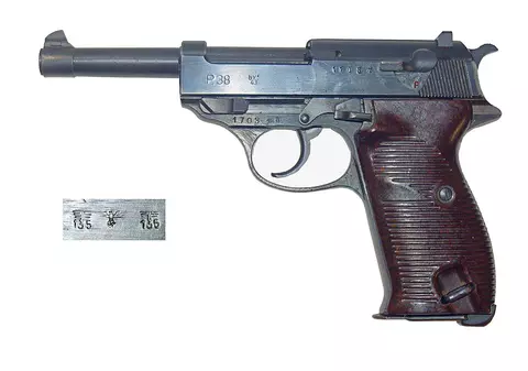 Senat: Demnitarii și magistrații pot deține arme fără să mai fie obligați să absolve un curs practic de utilizare