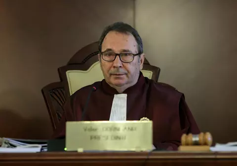 CCR: Starea de alertă poate fi prelungită fără acordul Parlamentului. Carantina impusă prin ordin de ministru, neconstituțională