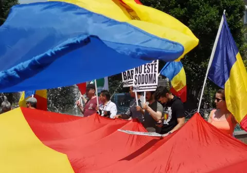 Aproape 100 de persoane participă la mitingul pentru familia tradițională, la Cluj