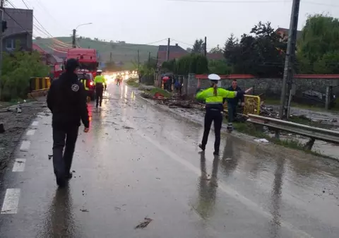 Populaţia din şapte comune ale judeţului Bistriţa-Năsăud, avertizată prin Ro-Alert despre un nou cod roşu de inundaţii