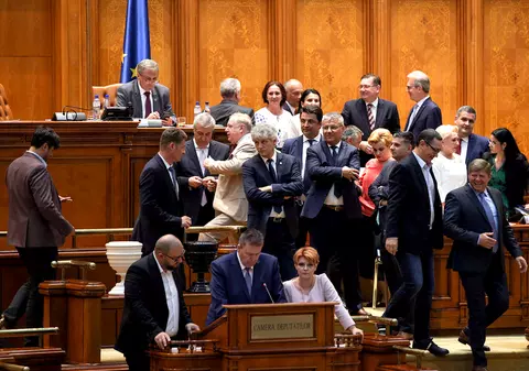 UPDATE | Tăriceanu confirmă că Opoziţia a strâns semnăturile necesare pentru a da jos Guvernul