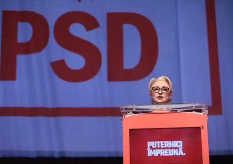 Viorica Dăncilă, discurs de candidat la şefia PSD: "Trebuie să vedem de ce cetăţenii nu mai cred în noi, unde am greşit!". Aceasta a amintit că a pornit de la lipit afişe, în partid