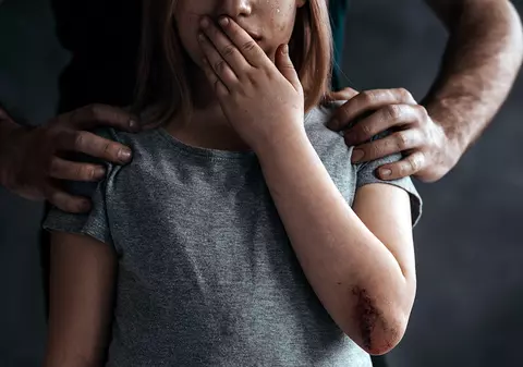 CCR a respins obiecția Guvernului Orban și a decis că legea care măreşte pedepsele prădătorilor sexuali este constituțională!