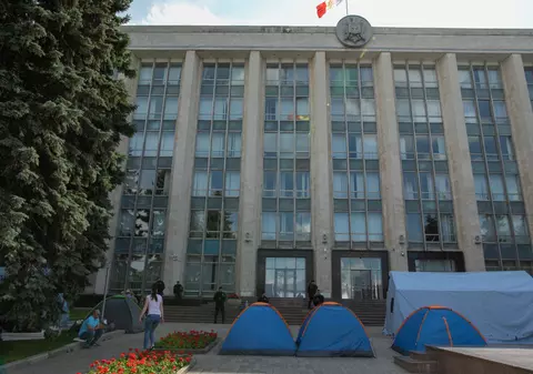 Peste 80 de ONG-uri cer demisia judecătorilor Curții Constituționale din Republica Moldova