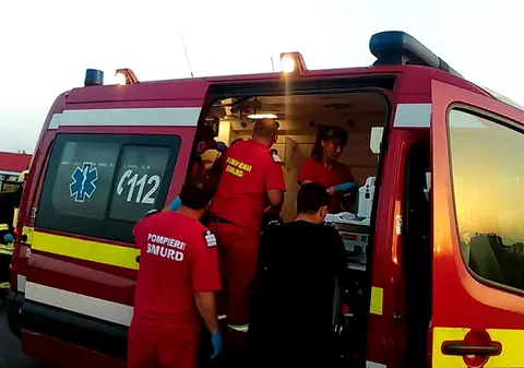 Accident grav pe E 85.  Un mort şi opt răniţi, printre care patru copii