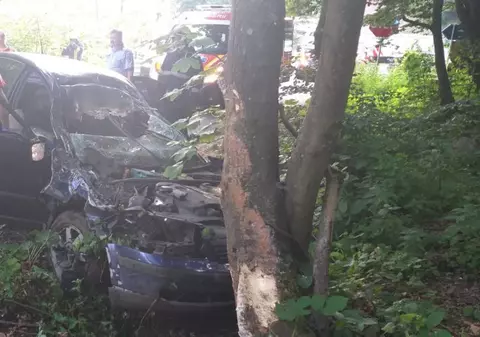 Accident grav în Maramureș. Un bărbat a murit, iar cei doi copii ai săi au fost răniți