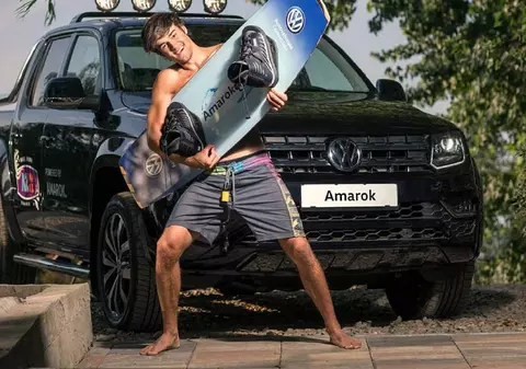 Dan Bittman și-a angajat fiul cel mare la baza de sporturi nautice a familiei! Alex s-a făcut instructor de wakeboarding