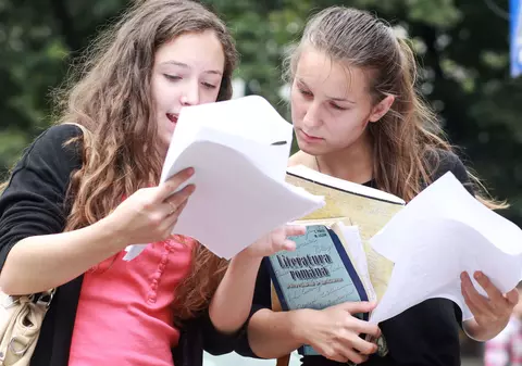 Încep probele scrise la examenul de Bacalaureat 2019. Absolvenții susțin astăzi proba la limba și literatura română