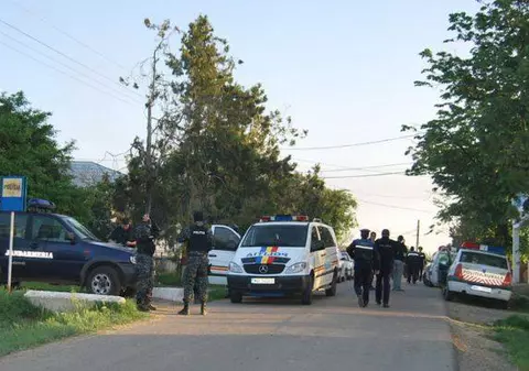 Bătaie cu săbii și topoare în Murgeni, Vaslui. Două clanuri de rromi s-au războit în stradă