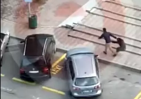 Femeie bătută și băgată într-un tomberon, în Pitești. Imagini șocante |VIDEO