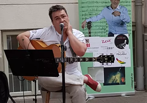 Florin Chilian îi duce dorul fostei logodnice? A lansat zilele trecute o melodie compusă pentru Ana Maria Georgescu, care s-a căsătorit recent cu altcineva