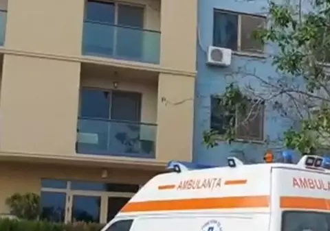 Un copil de aprope 2 ani a căzut de la etajul doi al unui bloc din Gorj