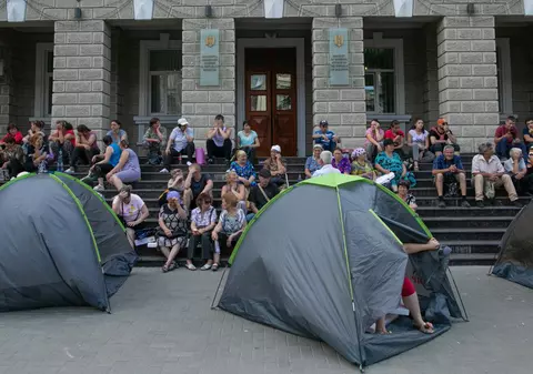 Reporterul Libertatea Ștefan Pană urmărește din Chișinău criza politică din Republica Moldova: Țara cu doi preşedinţi şi doi premieri!