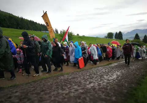 VIDEO | Zeci de copii aflați la Șumuleu Ciuc au avut nevoie de îngrijiri medicale din cauza frigului