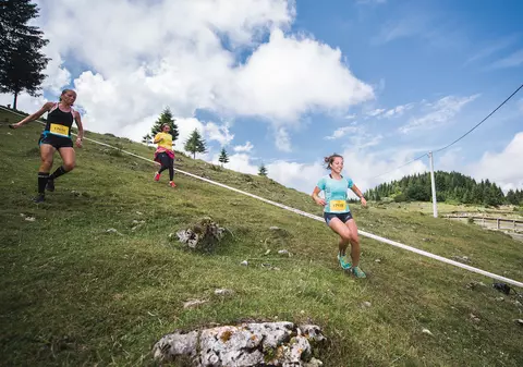 GALERIE FOTO / Sold out la Carpathian Marathon. 1.500 de alergători dau buzna, sâmbătă, la Cheile Grădiștei. 20.000 de euro, donați sportivilor paralimpici