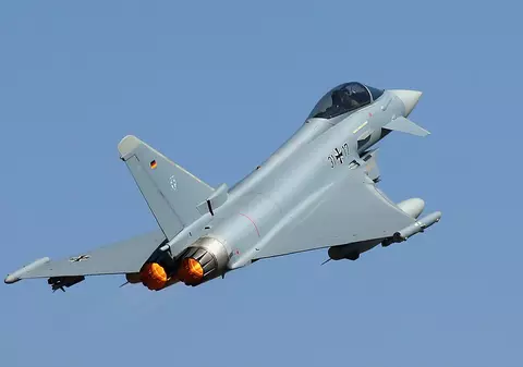UPDATE| Două avioane Eurofighter Typhoon s-au ciocnit în zbor, în estul Germaniei! Un pilot a murit