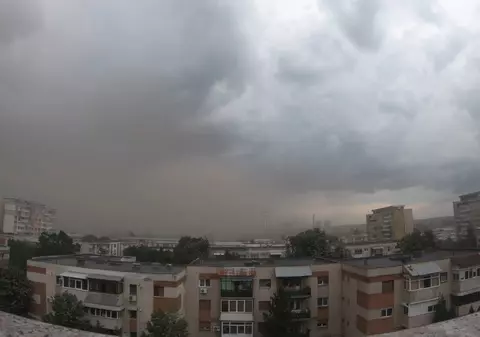 Doi bărbați au fost loviți de trăsnet lângă un cimitir din Vatra Dornei