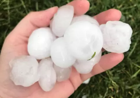 VIDEO | Grindina a făcut prăpăd într-o localitate din județul Iași