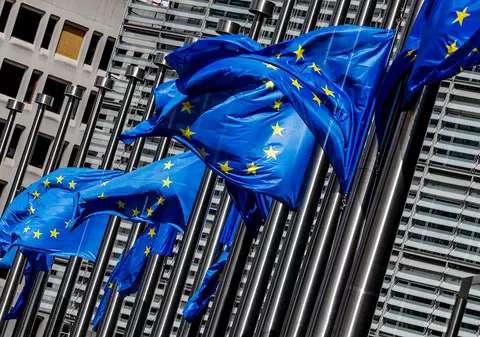 Comisia Europeană avertizează România din cauza legii bugetului. A deviat de la ținta menținerii unui deficit de 3%