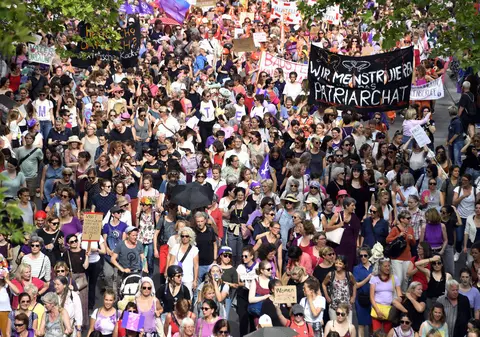 Femeile din Elveția au făcut grevă! De ce au ieșit în stradă