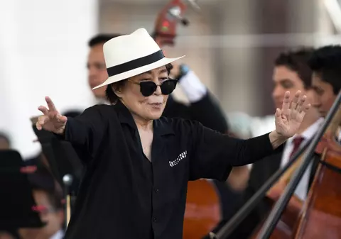 Yoko Ono, mesaj de pace în deschiderea Festivalului Internaţional din Manchester