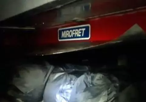 Doi şoferi români, prinşi în Franţa cu 200 kg de cannabis