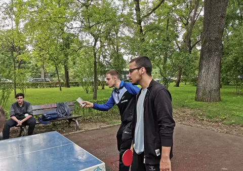 Vicecampionul mondial Ovidiu Ionescu a jucat tenis de masă cu telefonul﻿