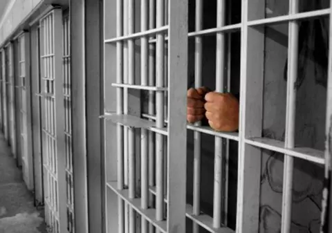 Proiect: Condamnații pe viață nu vor putea fi eliberați condiționat înainte de executarea a cel puțin 20 de ani de închisoare