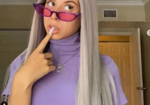 Ghinion maxim pentru o tânără influencer. Și-a lansat colecție de haine, dar n-a vândut nicio piesă vestimentară