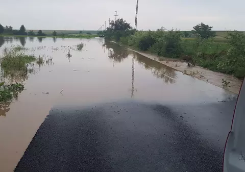 Cod galben de inundații în 10 județe până duminică dimineață