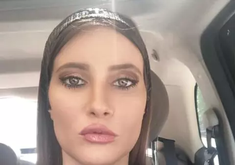 De ce nu se dezbracă Iulia Albu la plajă