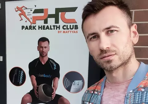 Cântărețul Mattyas a dat scena de concerte pe sala de forță și a devenit antrenor de fitness