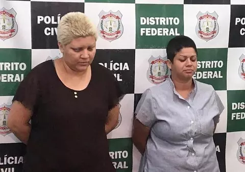 Două lesbiene și-au torturat băiatul în moduri inimaginabile. I-au tăiat penisul și apoi l-au decapitat