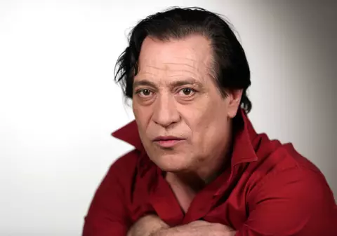 Marius Bodochi, despre situația critică din teatre, după tăierile bugetare: “Rămânem fără mașiniști… Va trebui să împing eu decorurile pe scenă”