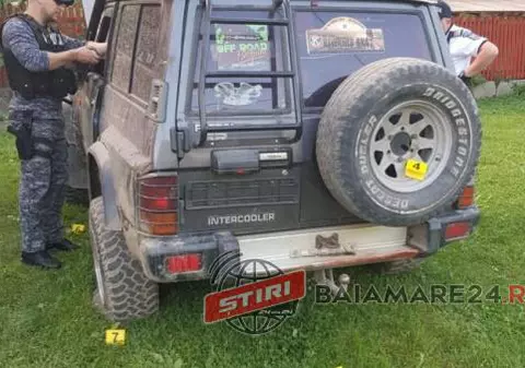 Imagini cu mașina ciuruită de polițiștii din Maramureș. S-au tras 7 gloanțe, din care unul a rănit-o pe fetița de 7 ani (FOTO & VIDEO)
