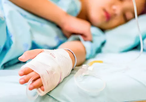 CRIZA CITOSTATICELOR. De ce dispar medicamentele. Smaranda Arghirescu, oncolog pediatru din Timişoara: “Sunt o grămadă de medicamente care nu există, le procurăm numai din sponsorizări”