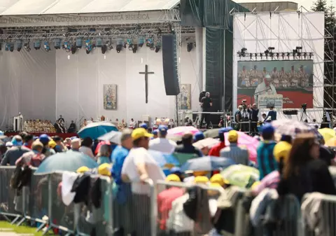 VIDEO | "Să fie de acum înainte numiți Fericiți"! Papa Francisc a beatificat șapte episcopi martiri. Momente sacre la Blaj, în ultima zi a vizitei Suveranului în România