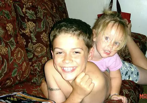 FOTO | Mărturia unui criminal: "Mi-am înjunghiat sora de 17 ori pentru a o pedepsi pe mama"