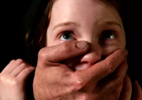 Un olandez care racola minori din Mureș și Sibiu a fost arestat preventiv pentru pornografie infantilă şi act sexual cu un minor