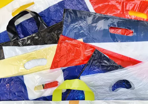 Taxa pentru pungile de plastic a crescut cu 50%
