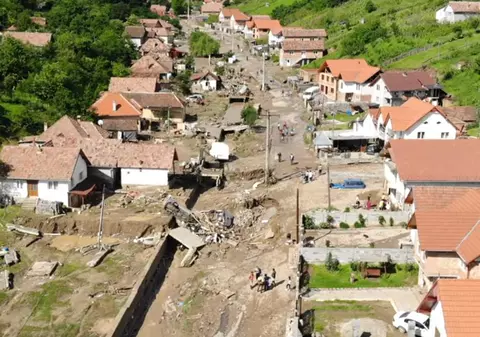 FOTO Cinci județe din România devastate de inundații. Trei morți, un dispărut și sute de gospodării inundate