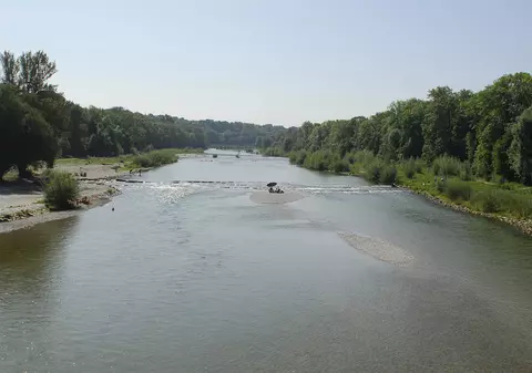 Un prahovean beat a murit înecat după ce a vrut să verifice cu cât a crescut nivelul apei unui râu