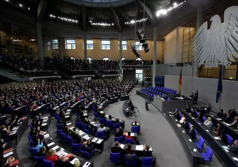 Uniunea Europeană îndeamnă la calm după deciziile luate de Parlamentul de la Chişinău